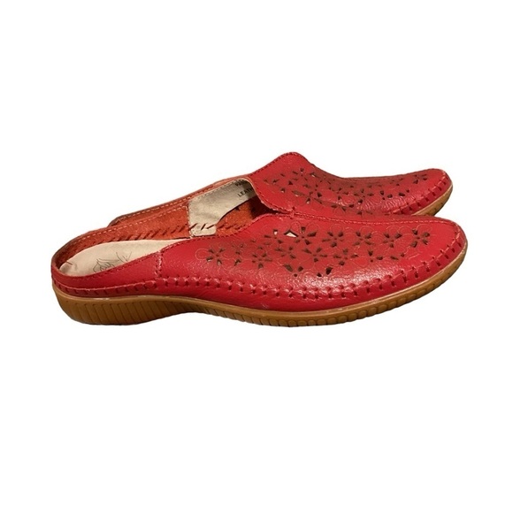 Women’s Spring Step Red Leather Parre Clog Laser Cutout Flowers Comfort Slip On - Picture 7 of 9